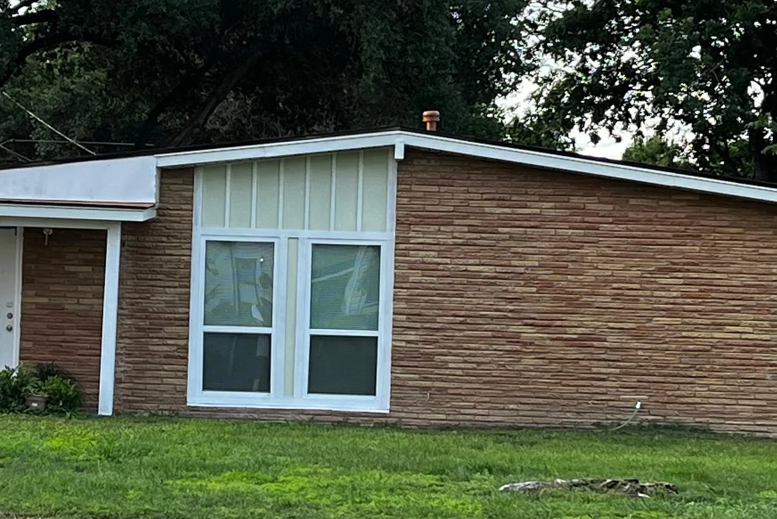 3 bed, 1360 sqft, $1,650 — Photo 1