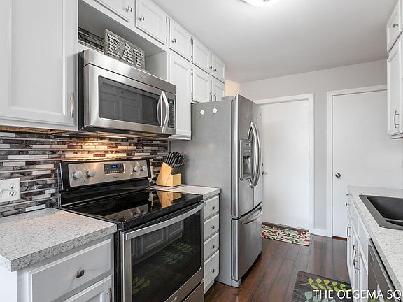 5th image of 230 S State St APT 107
