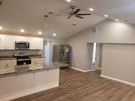 4th image of 3138 Clover Dr