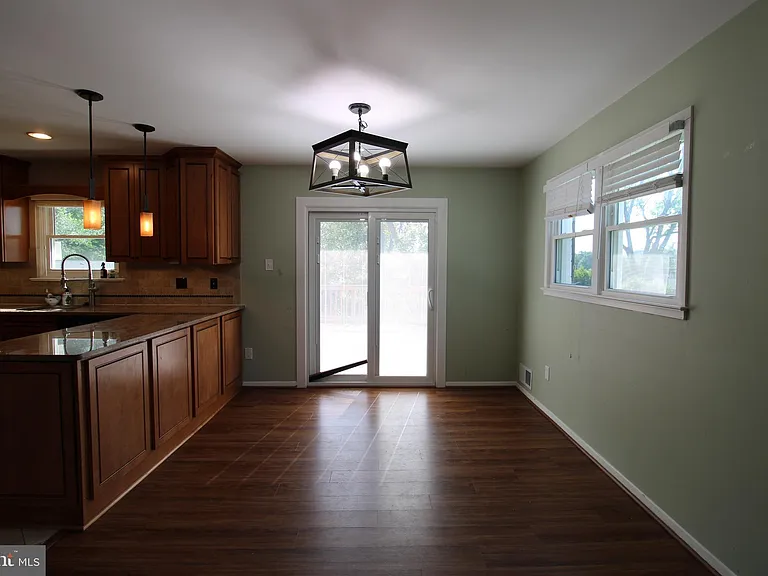5204 Queensberry Ave — Photo 4