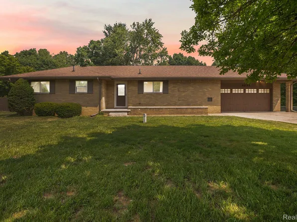 4233 Gregor St, Mount Morris, MI 48458
