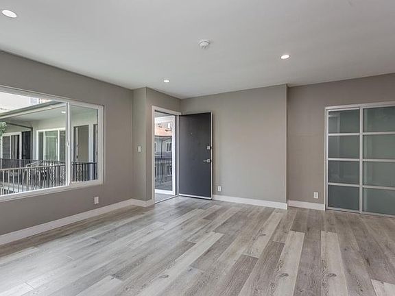 3rd image of 5427 Carlton Way #6