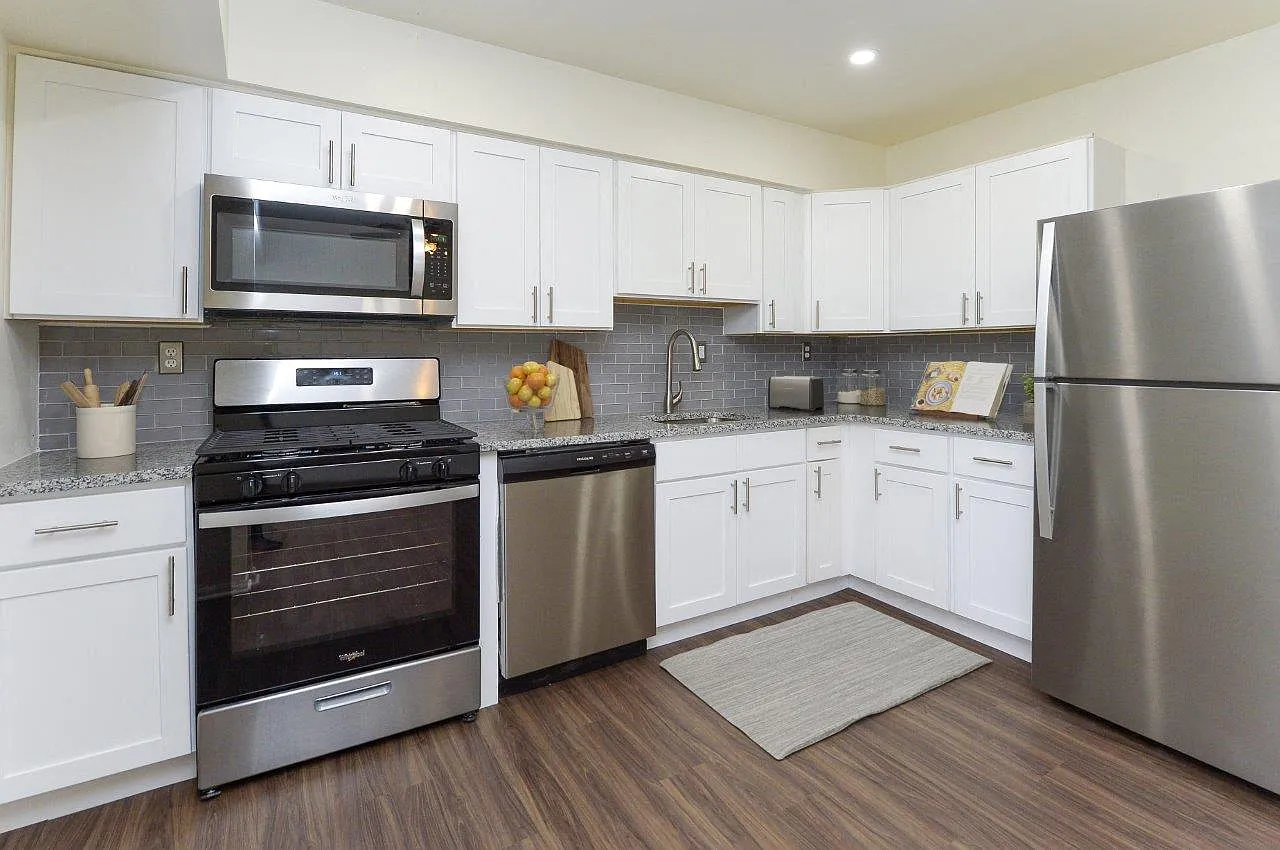 Brookside Manor Apartments and Townhomes — Photo 1