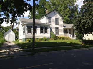 111 Barrington Ave, Dundee, IL