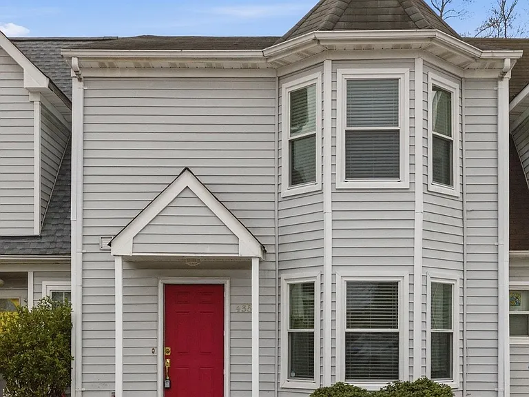 435 Greenview Dr — Photo 5