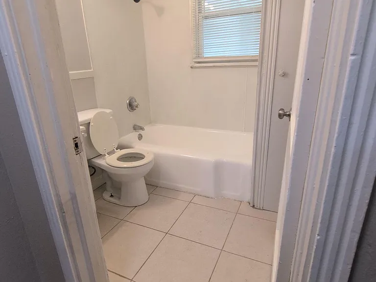 1037 Detroit St — Photo 16