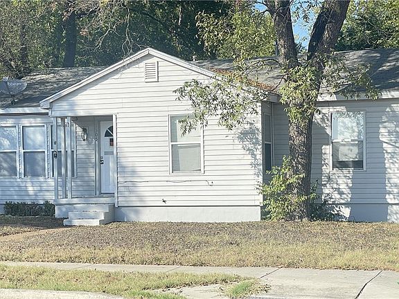 2nd image of 1305 Gray Dr