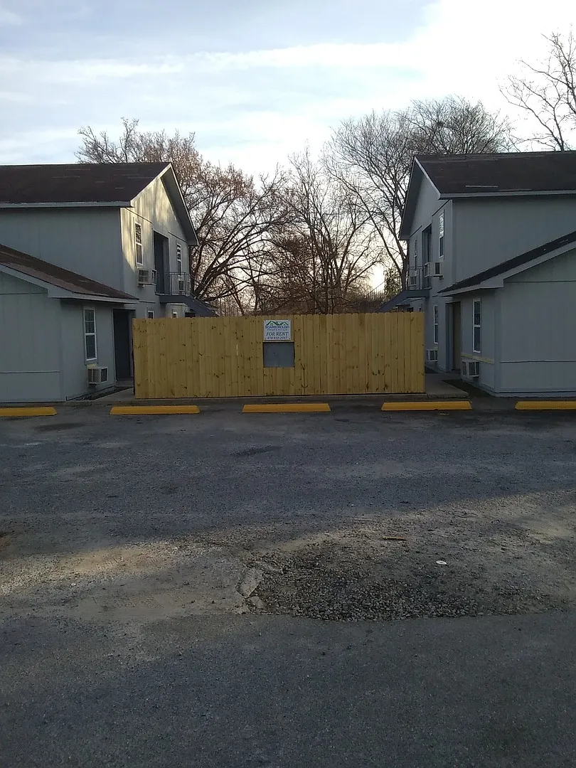 Building Photo - 211 N Washington St