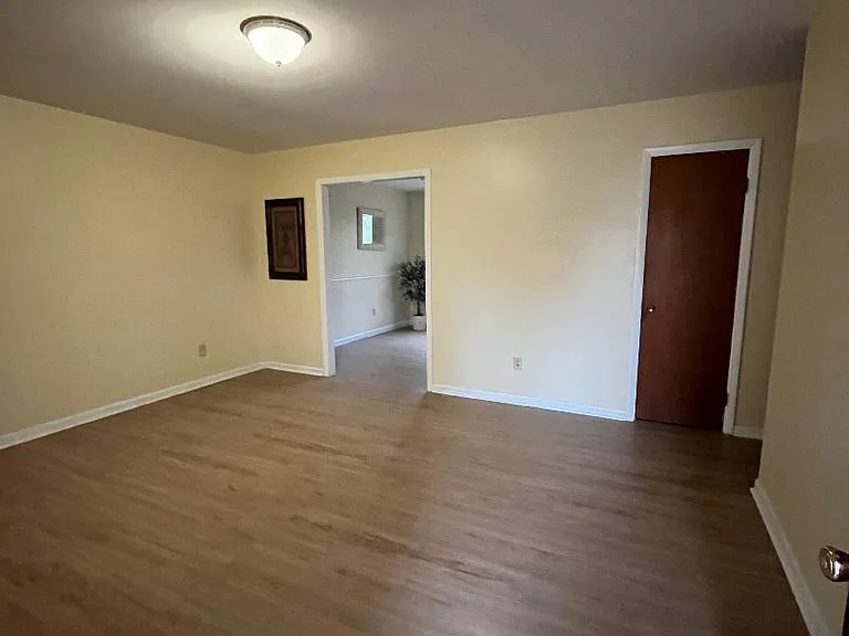 420 Maryle Ct — Photo 2