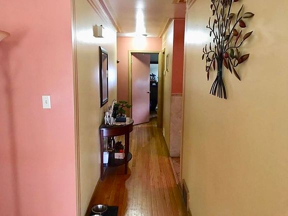 4th image of 9049 Barberry Ln