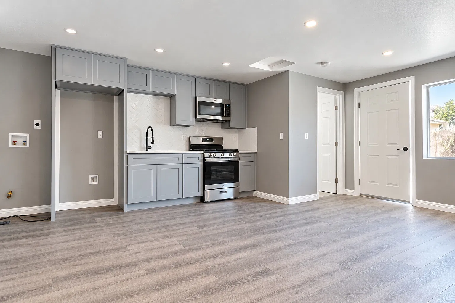 Studio, 430 sqft, $2,000 — Photo 2
