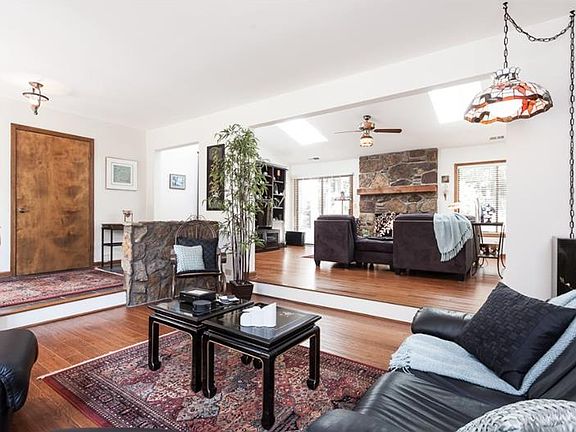 4th image of 4276 Revere Cir