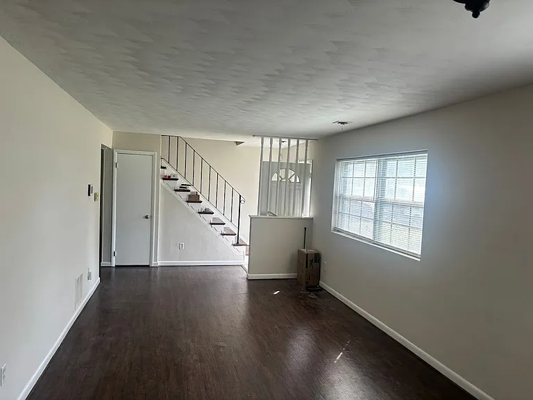 3318 Custer Ct — Photo 2