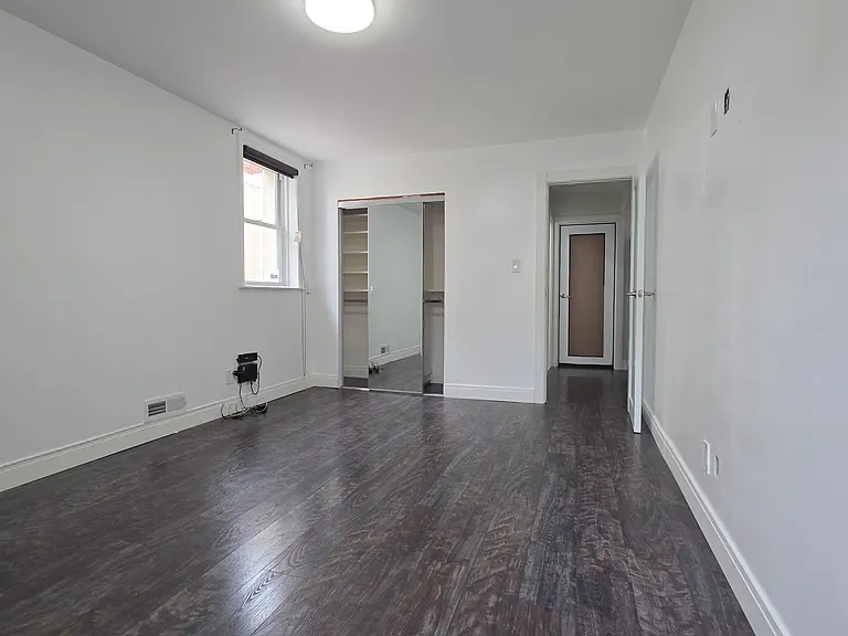 2213 E 59th Pl #1F — Photo 10