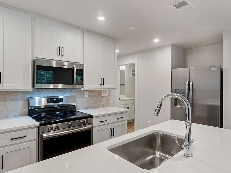 2232 Leeham St — Photo 8