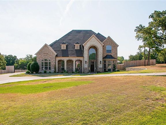 2nd image of 2421 Plantation Dr N