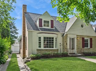 6241 N Leroy Ave, Chicago, IL 60646