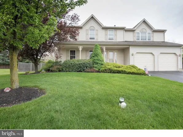 107 Meadowcrest Ln, Douglassville, PA 19518