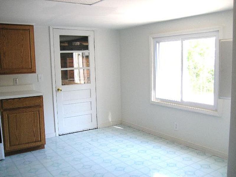 4th image of 236 SCHOOL HOUSE Road