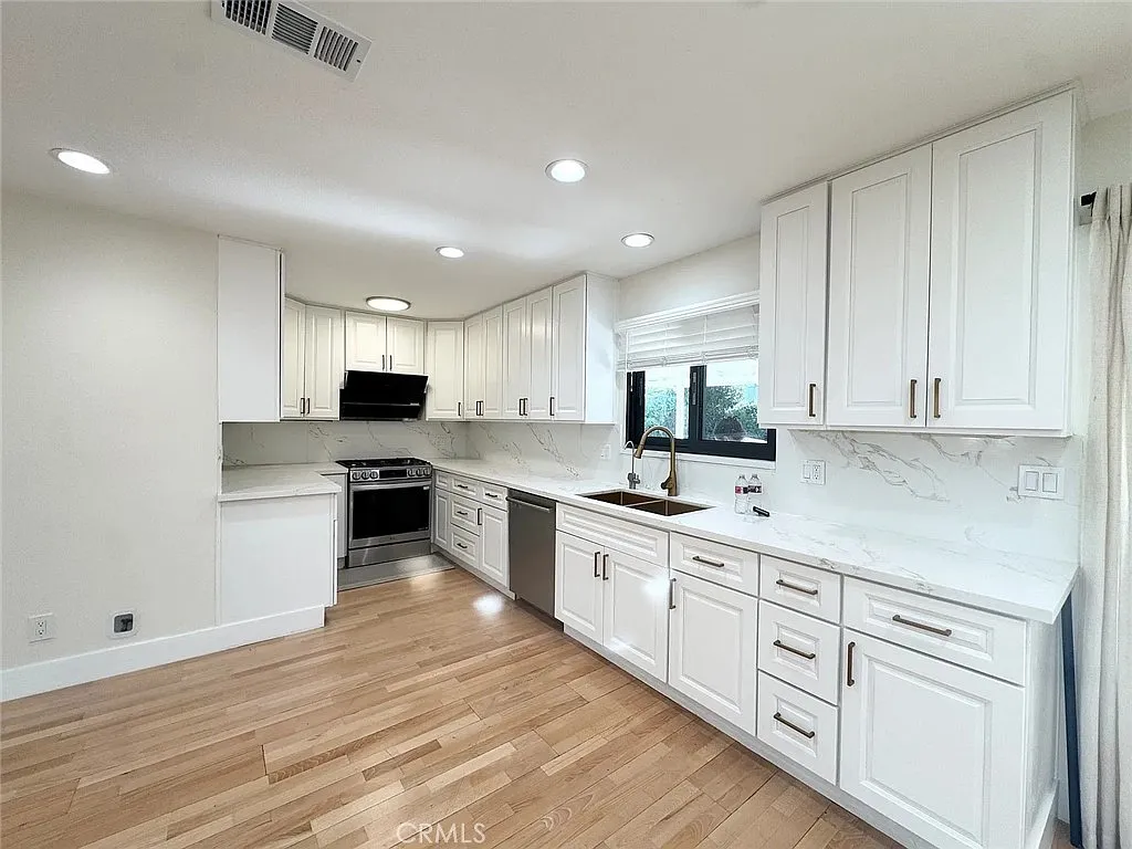4 bed, 4.5 bath, 1848 sqft, $5,200 — Photo 4