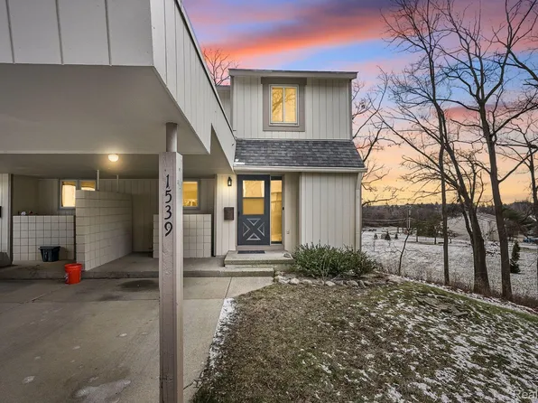 1539 Charter Oak Dr, Rochester, MI 48309