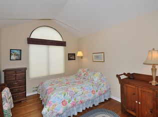 355 Indian Pt, Lake Barrington, IL 60010