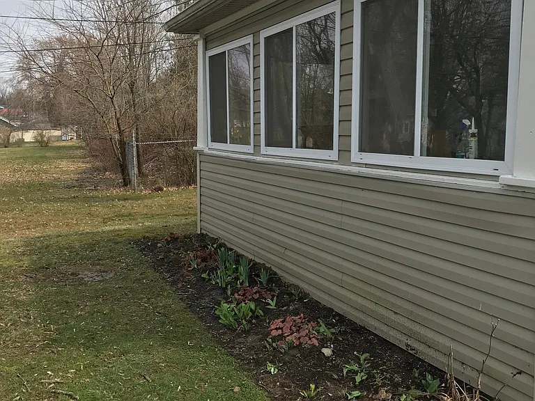 211 Ohio Ave — Photo 2