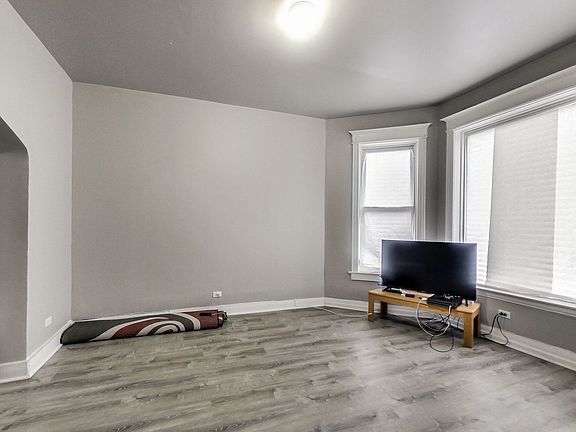 2nd image of 1533 S Central Park Ave