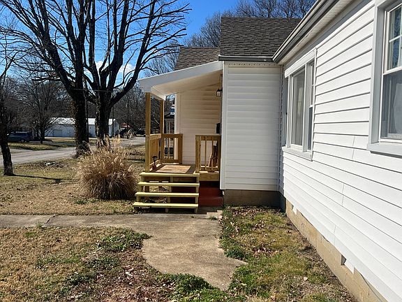 4th image of 711 Oakwood Dr