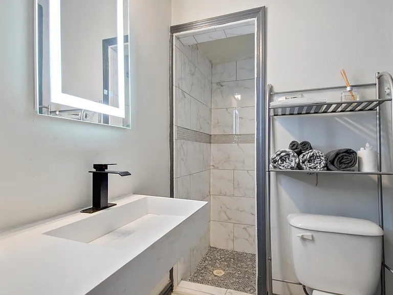 2218 Napoleon Ave — Photo 4
