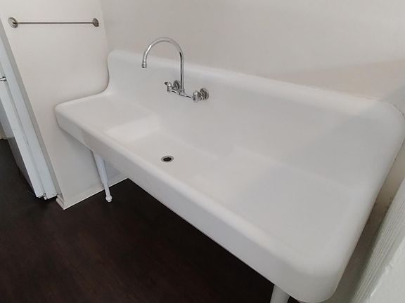 3rd image of 279 N Euclid Ave APT 5