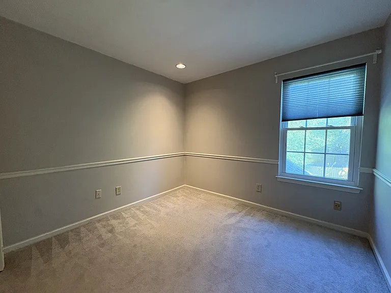 Guest bedroom 2 (upstairs)