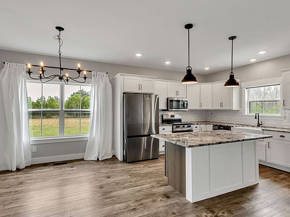 4th image of 210 Deer Creek Ln