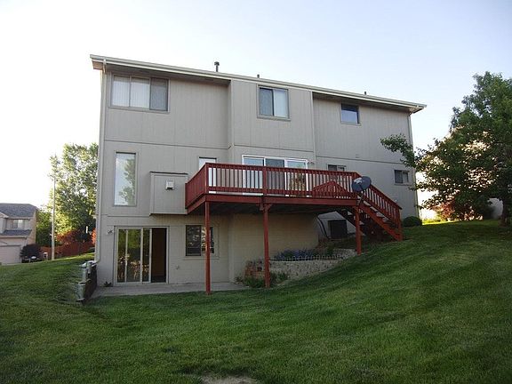 2nd image of 15201 Redwood St