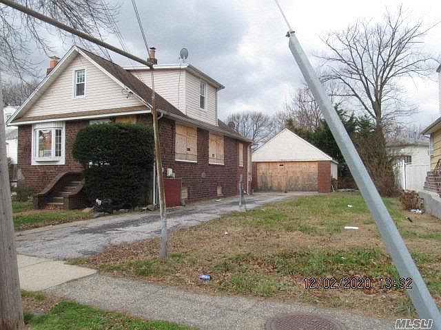 2nd image of 122 Boden Ave