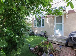 10 D Twin Ter NW, Edmonton, AB T6K1V4