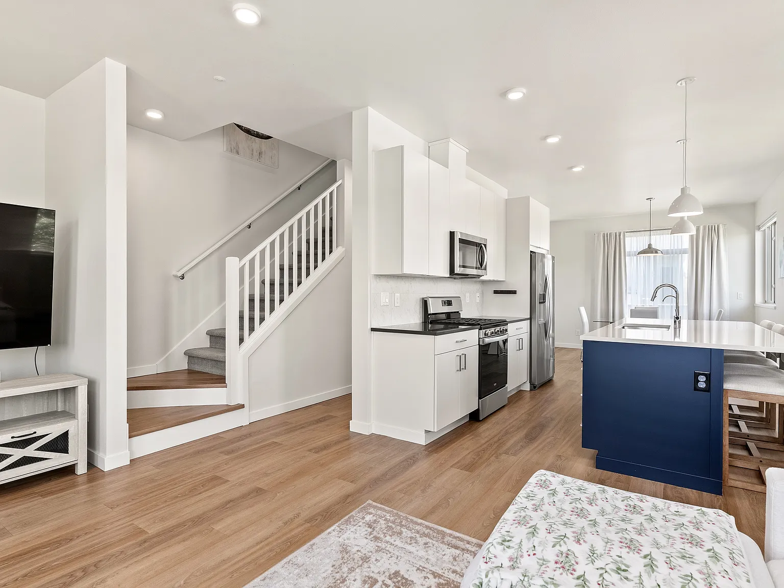 4 bed, 2.5 bath, 1780 sqft, $3,450 — Photo 4