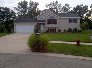 1674 Barnsley Ct, Lowell, MI 49331