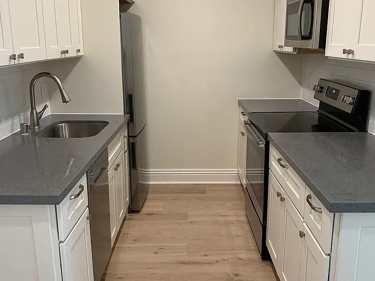 Park Plaza Apartments — Photo 4