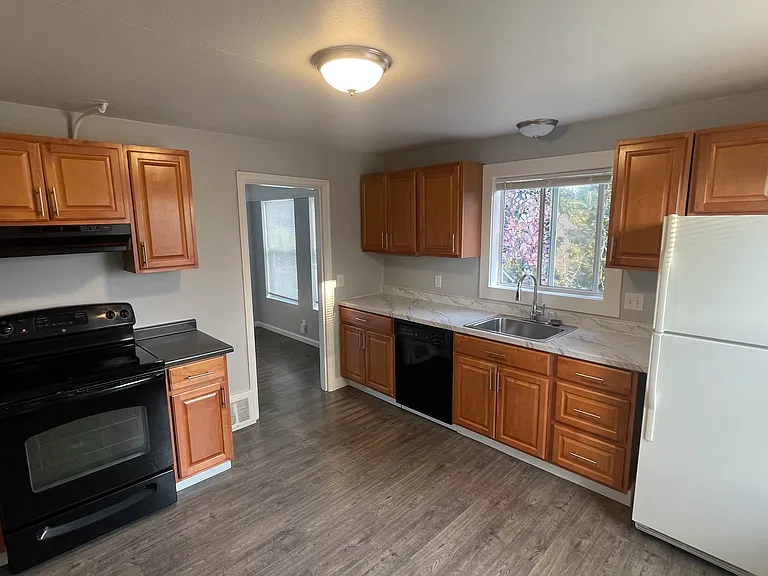 187 NE 28th Ave — Photo 1
