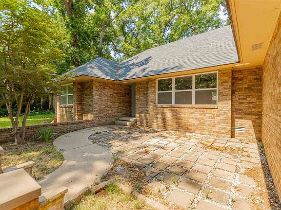 3rd image of 1902 N Glenwood Dr