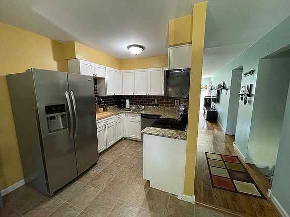 4th image of 40 W 4th St APT 22