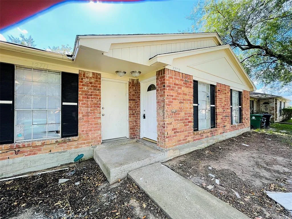 2 bed, 2.0 bath, 1300 sqft, $1,345 — Photo 3
