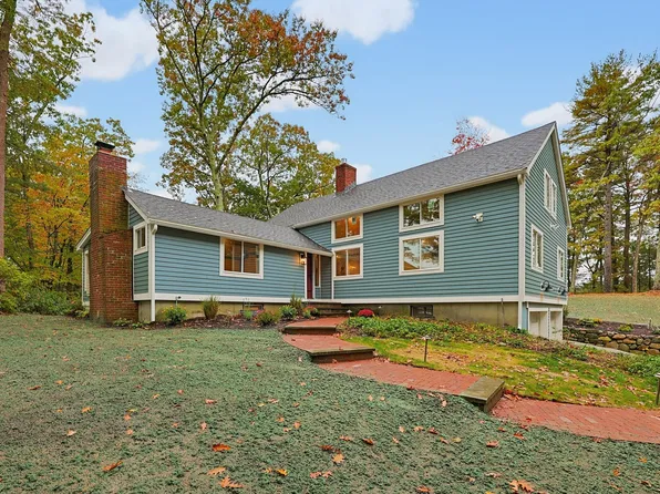 18 Hearthstone Dr, Medfield, MA 02052