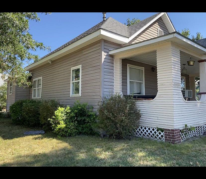 1st image of 116 E 2nd St
