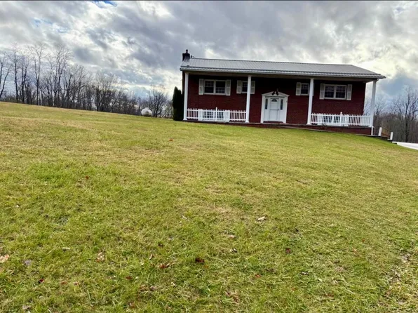 2322 Hinton Rd, White Oak, WV 25989