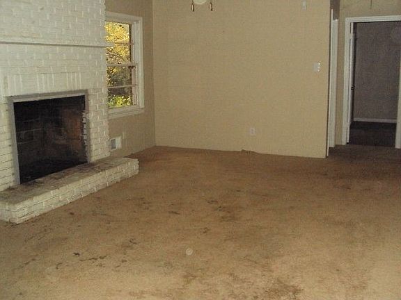4th image of 361 Crestview Dr
