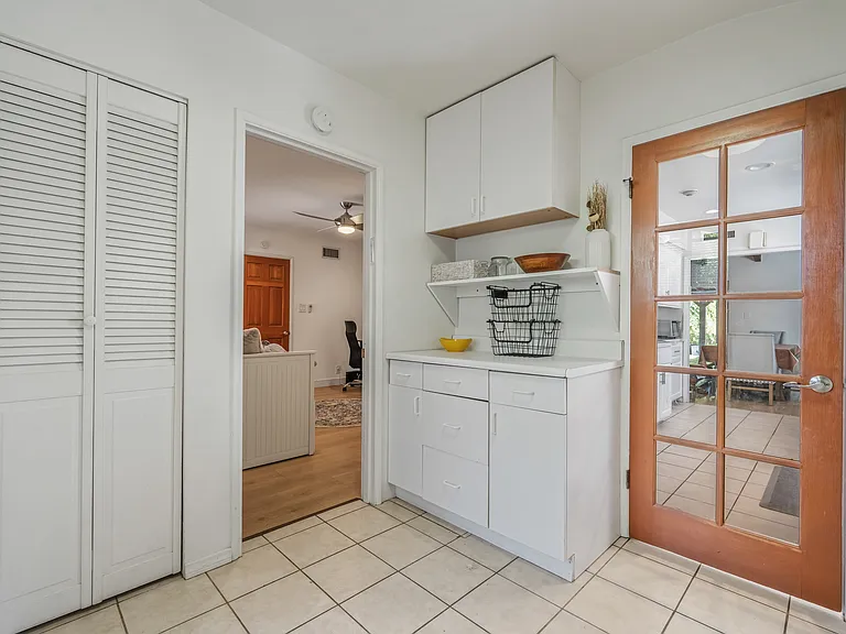 12655 Chandler Blvd — Photo 13