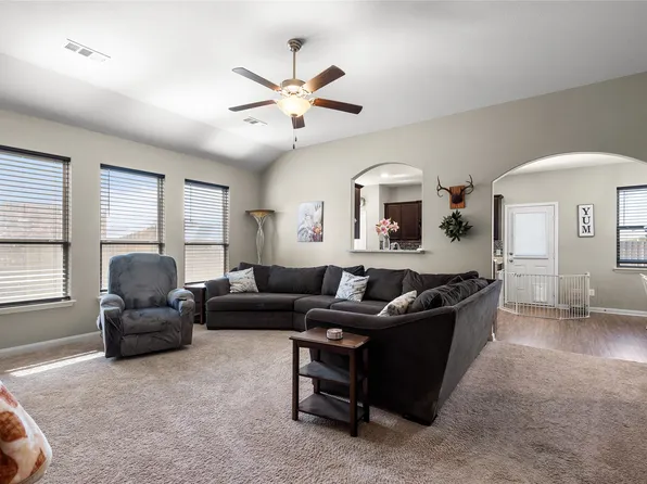 3015 Watercrest Dr, Sanger, TX 76266