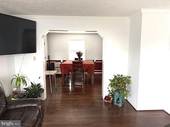 4th image of 112 Hites St
